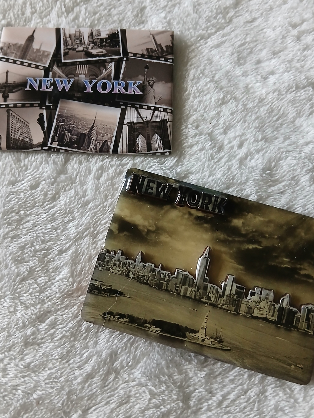 💚 New York Skyline Souvenir Magnets - Gold/Black & Gray/White - You Get BOTH!